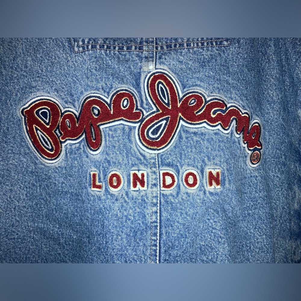 Pepe Jeans London Denim Jacket Lightwash Red Textured Logo Lined Men’s Size 2XL
